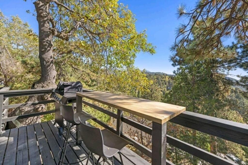 Updated Mountain Cabin Retreat With 180 Views Off Deck And Balcony Running Springs 外观 照片