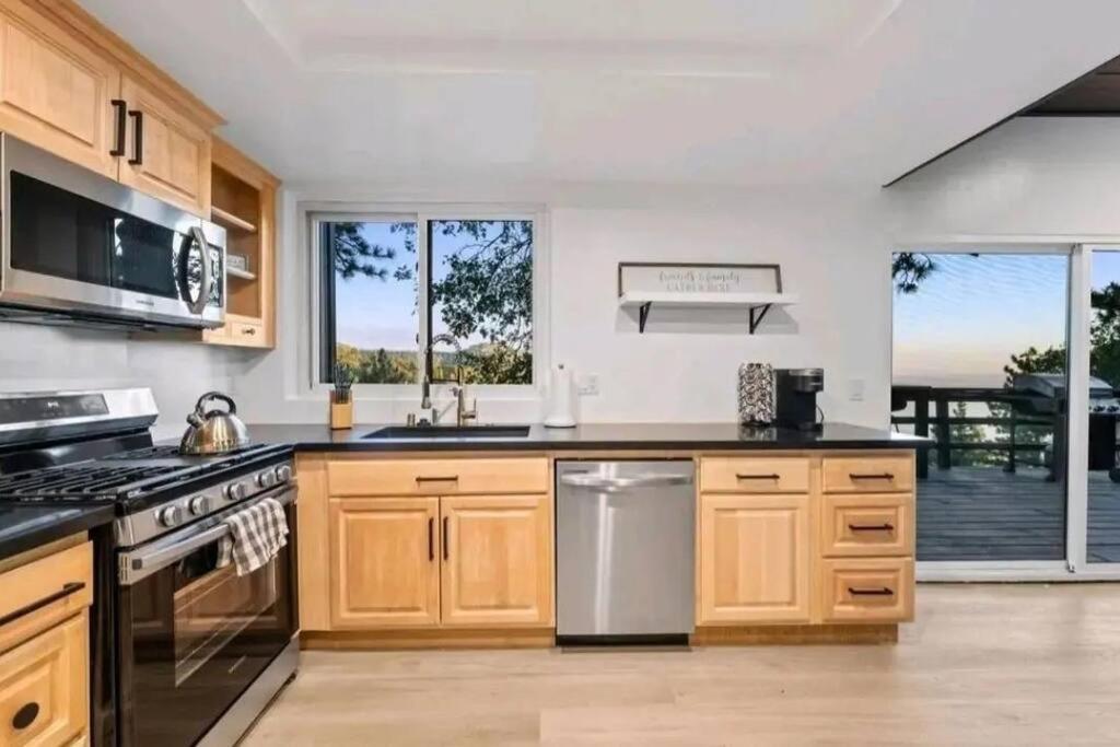 Updated Mountain Cabin Retreat With 180 Views Off Deck And Balcony Running Springs 外观 照片